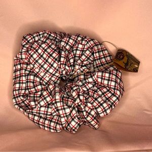 Oversized scrunchie